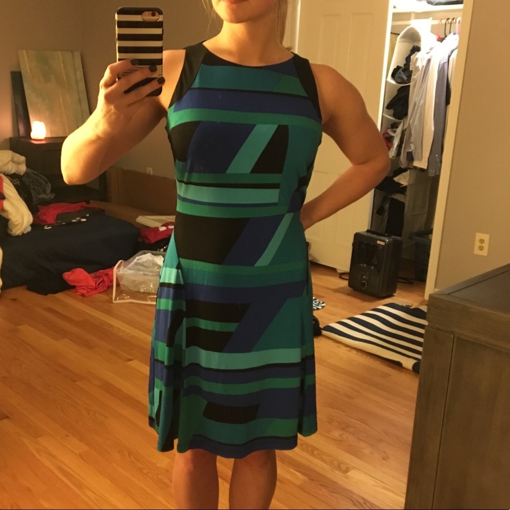 Geometric patterned American Living dress! 💙